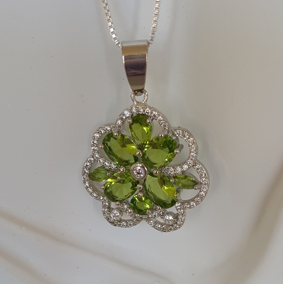 Peridot Green Zircon Pendant - Picture 9 of 9